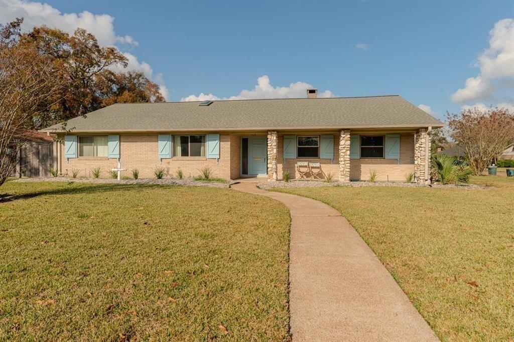 Pickwick Ln, Beaumont, TX 77706