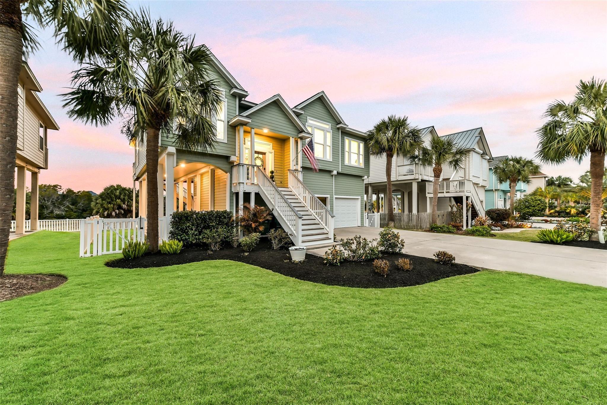 Windlass Cir, Galveston, TX 77554