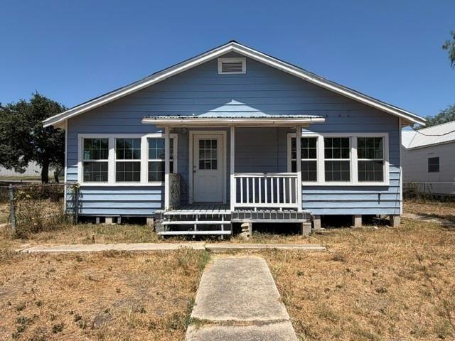 E Main Ave, Karnes City, TX 78118