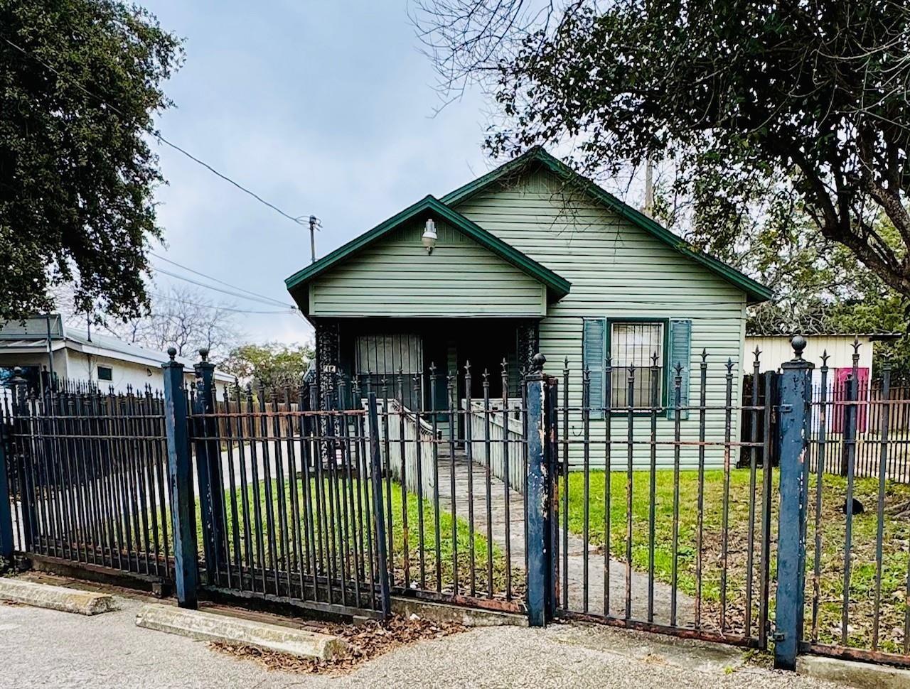 Vine St, San Antonio, TX 78210