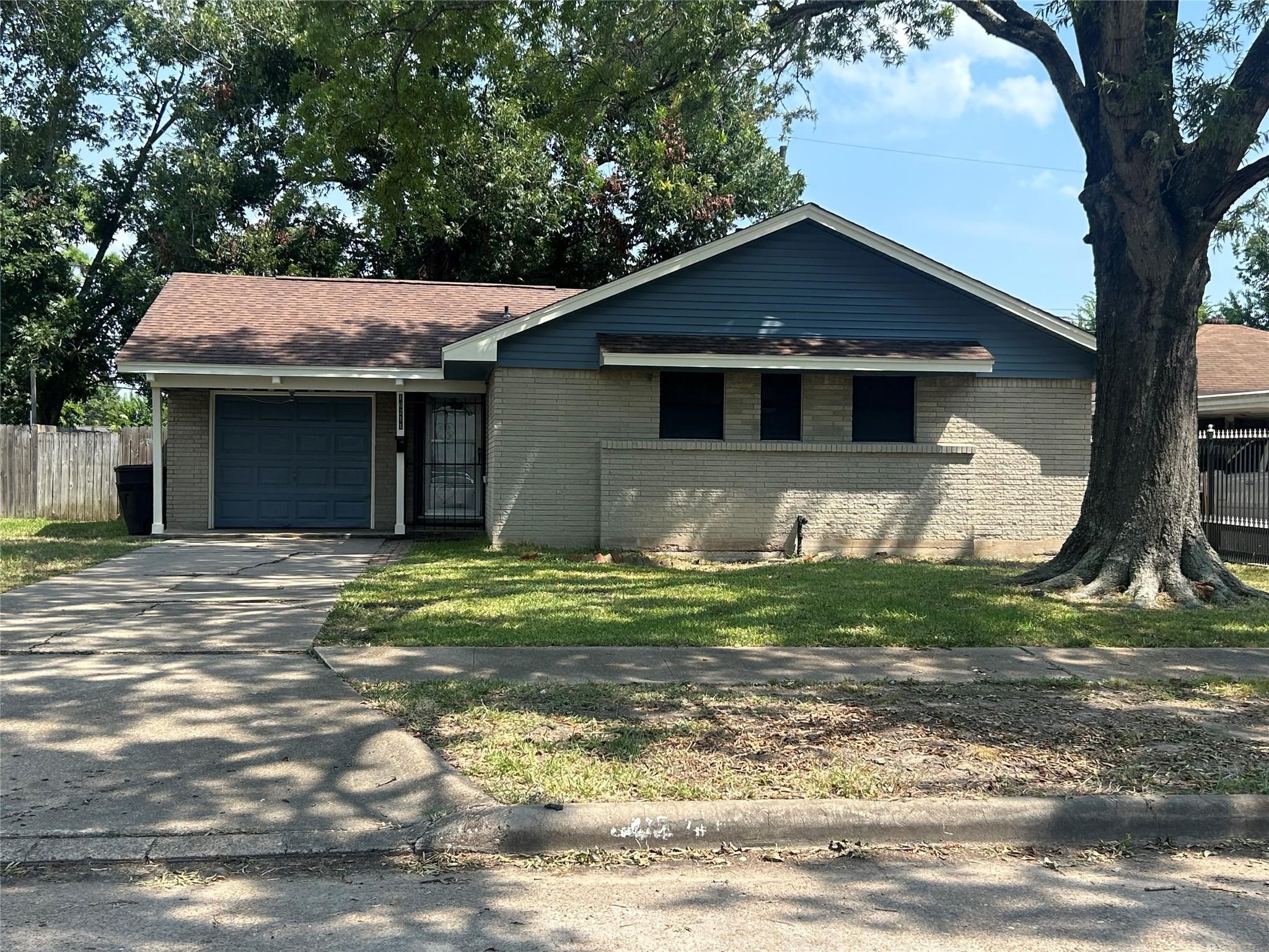 Hinds St, Houston, TX 77034