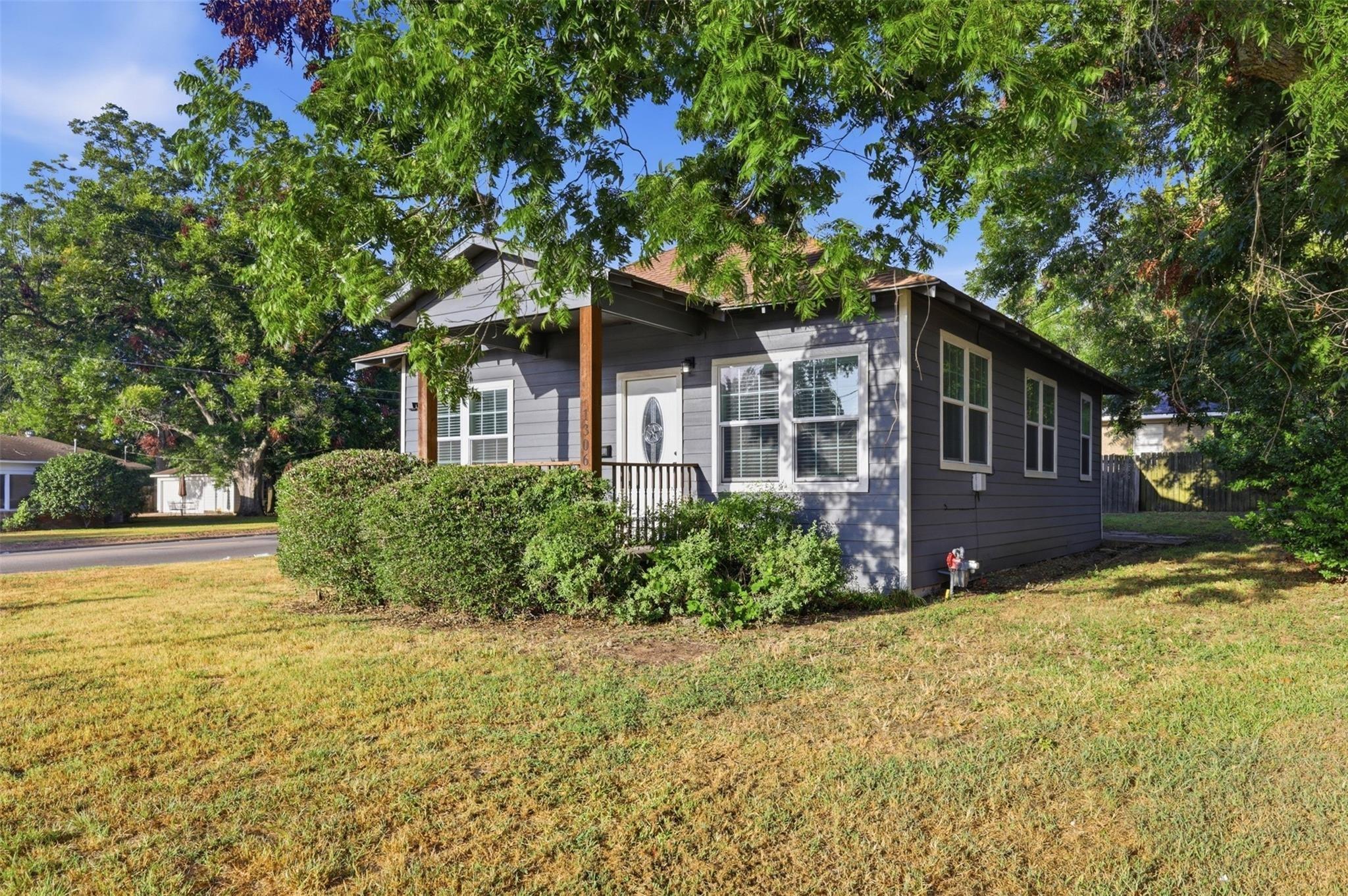 S Austin St, Brenham, TX 77833