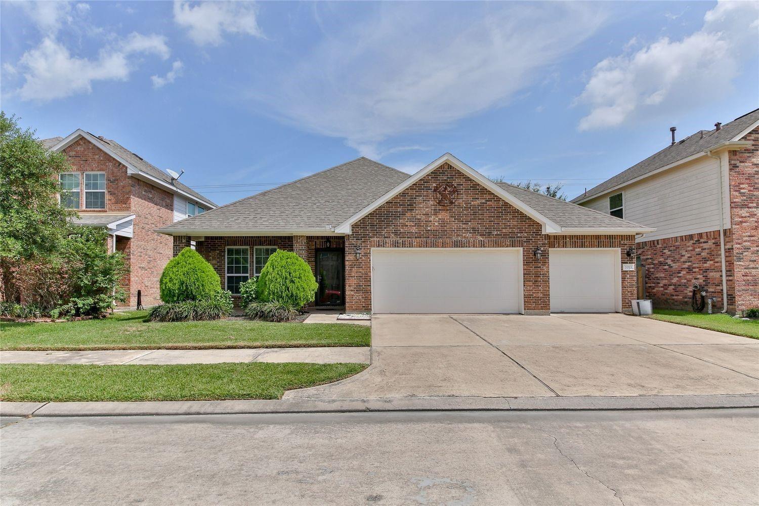 Troon Dr, La Porte, TX 77571