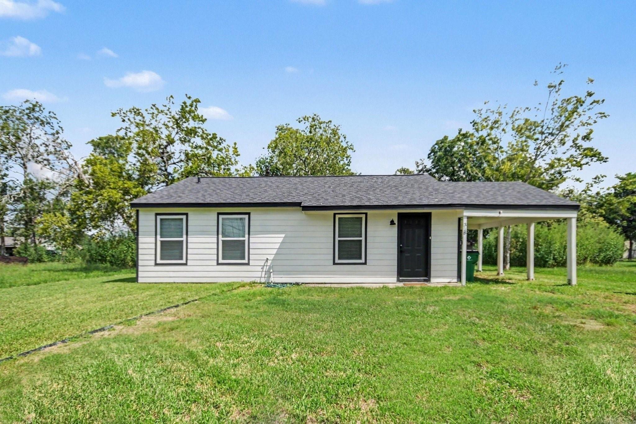 N Columbia St, Angleton, TX 77515