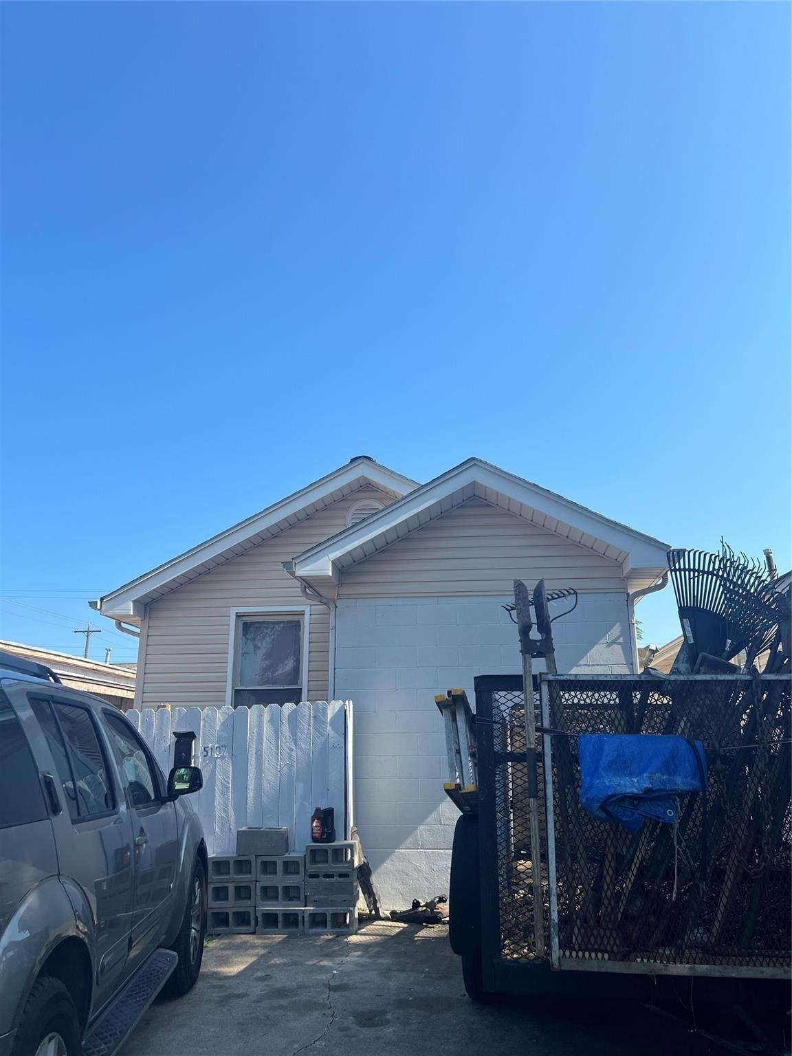 Avenue Q 1/2, Galveston, TX 77551