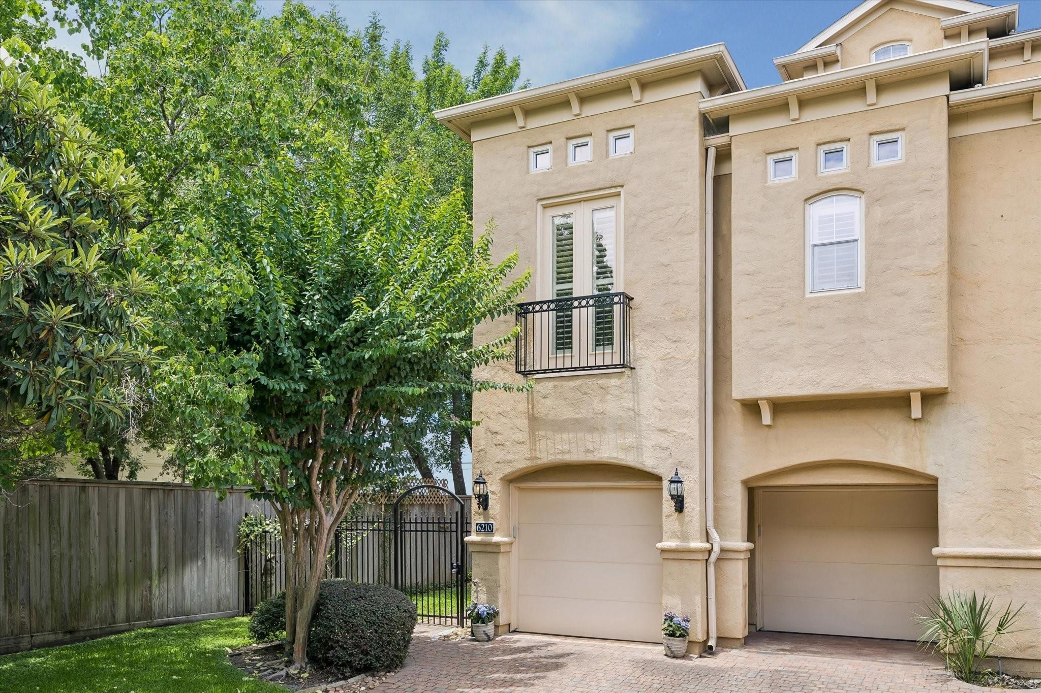 Sutherland Sq, Houston, TX 77081