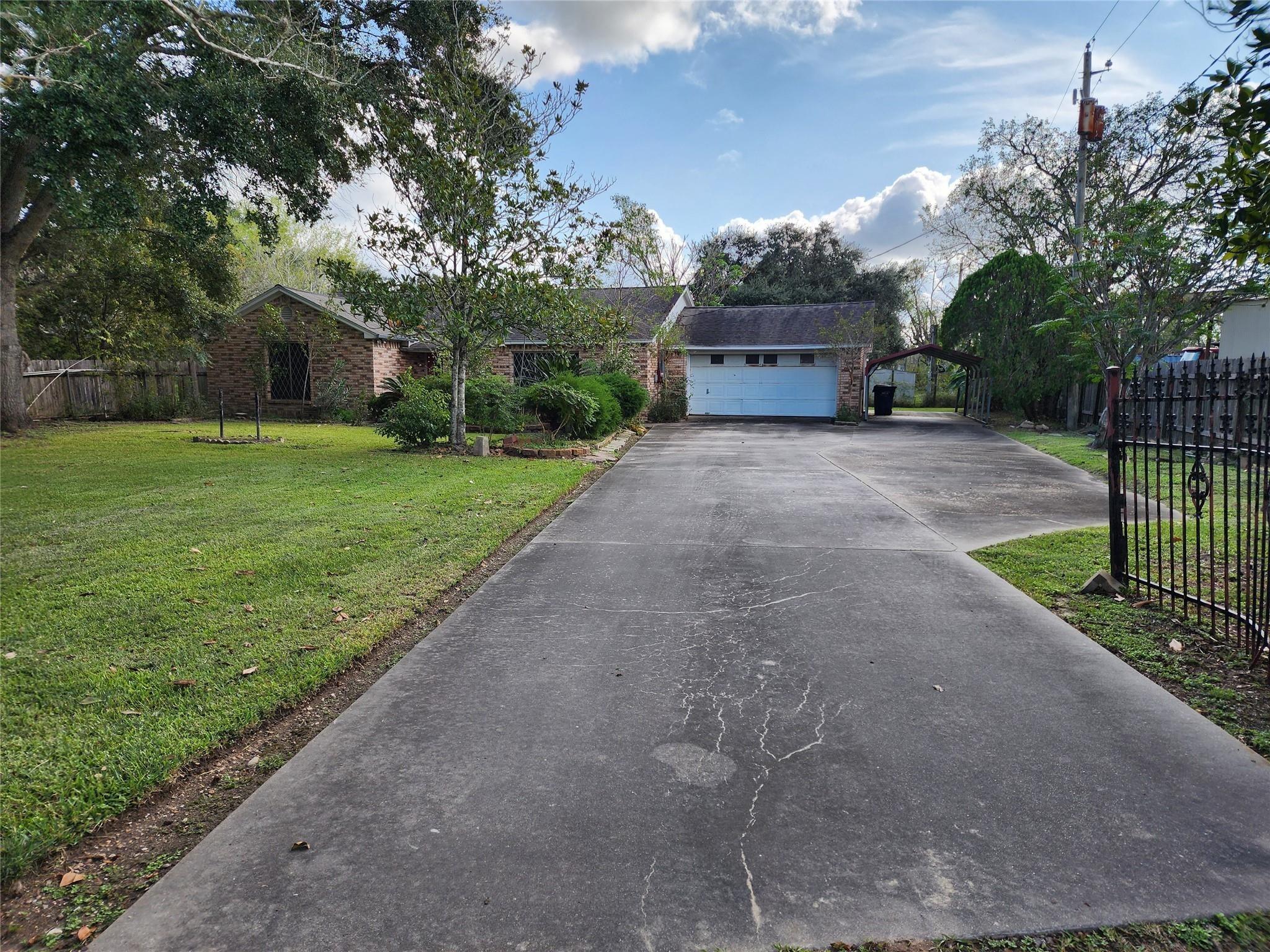 Golden Ave, Bay City, TX 77414