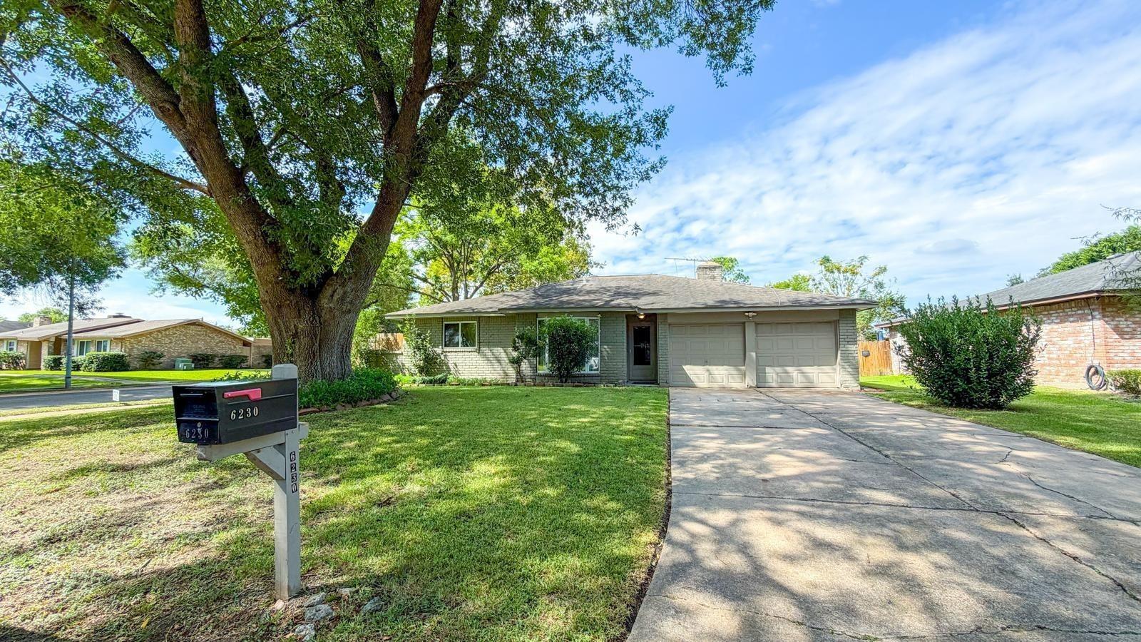Knollwest Dr, Houston, TX 77072