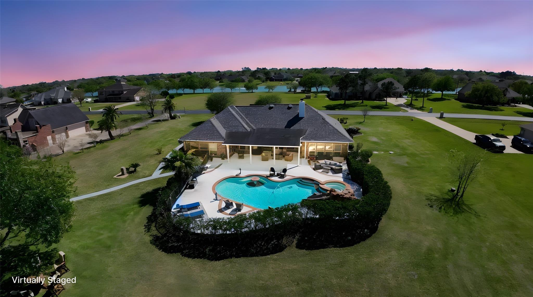 Lago Circle Dr N, Santa Fe, TX 77517