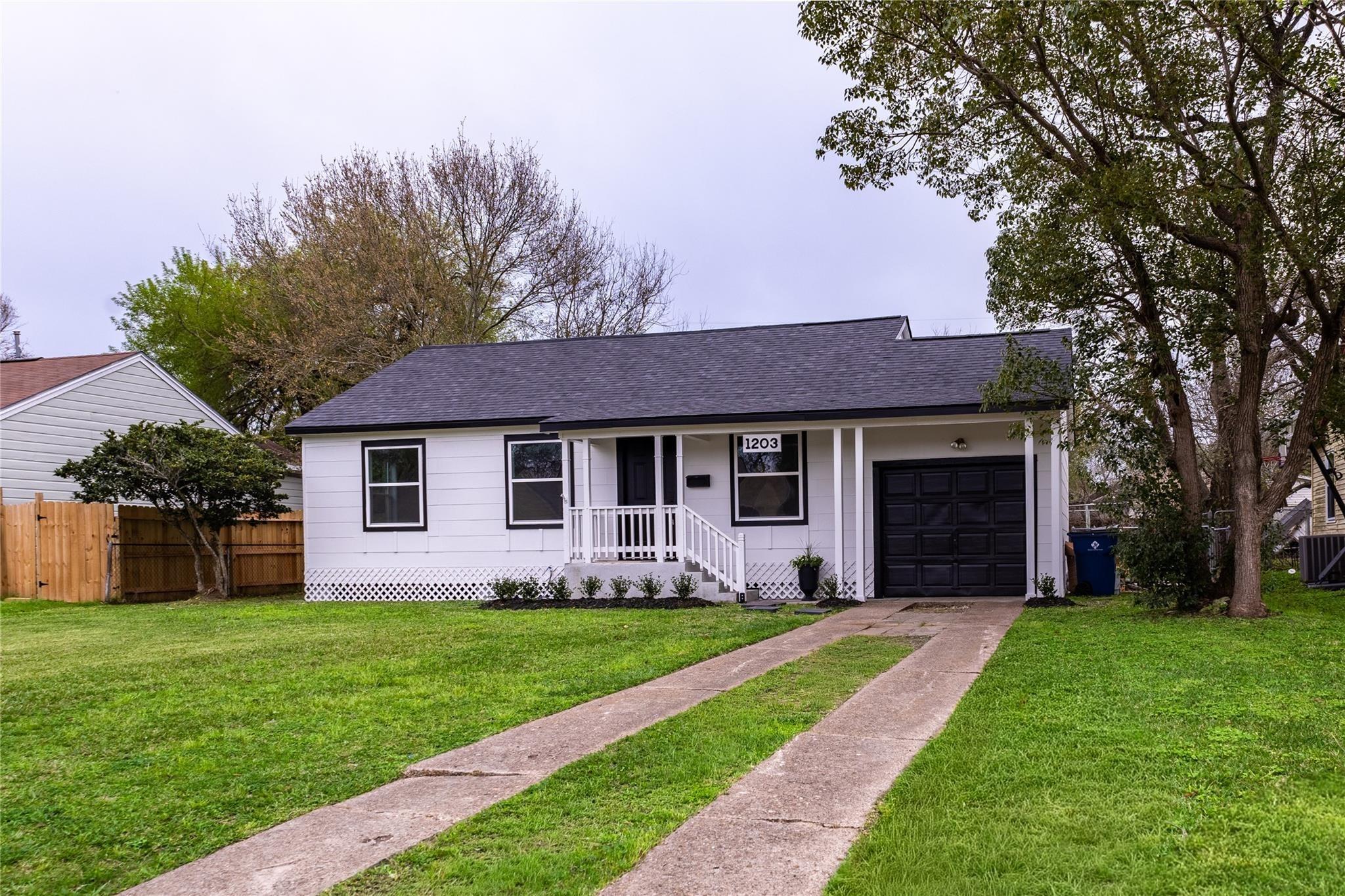 17th Ave N, Texas City, TX 77590