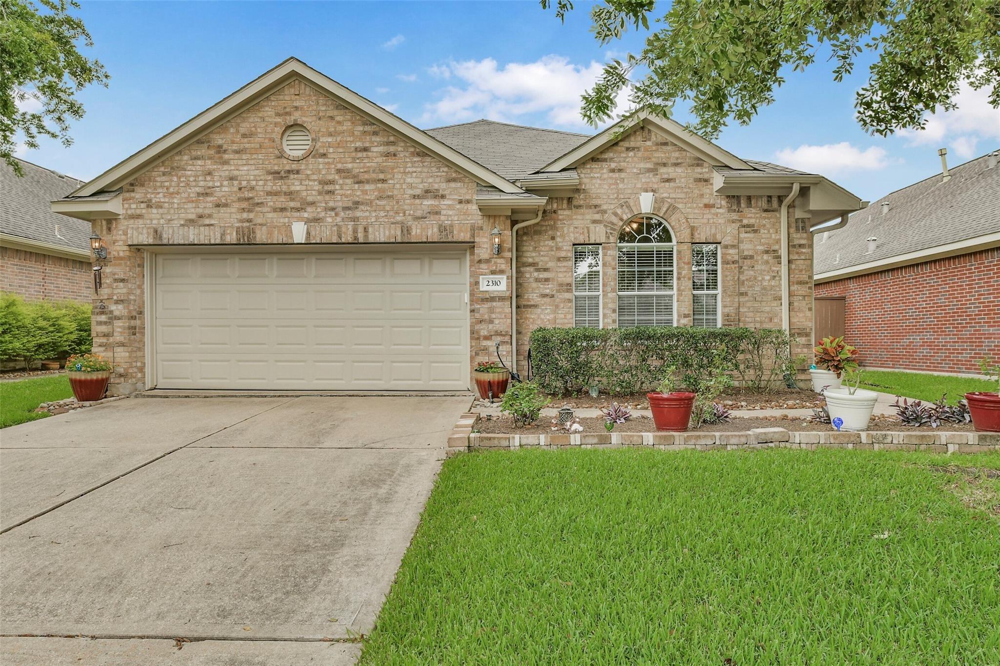 Messina Dr, Pearland, TX 77581