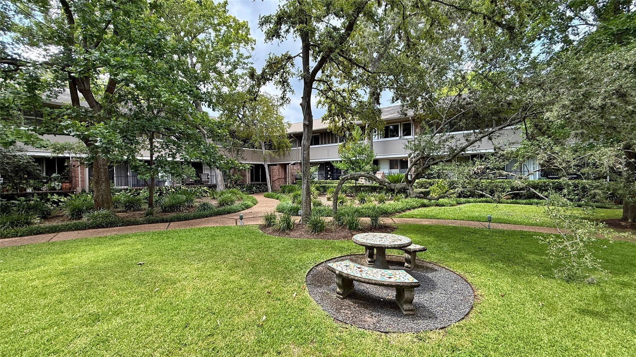 S Ripple Creek Dr, Houston, TX 77057