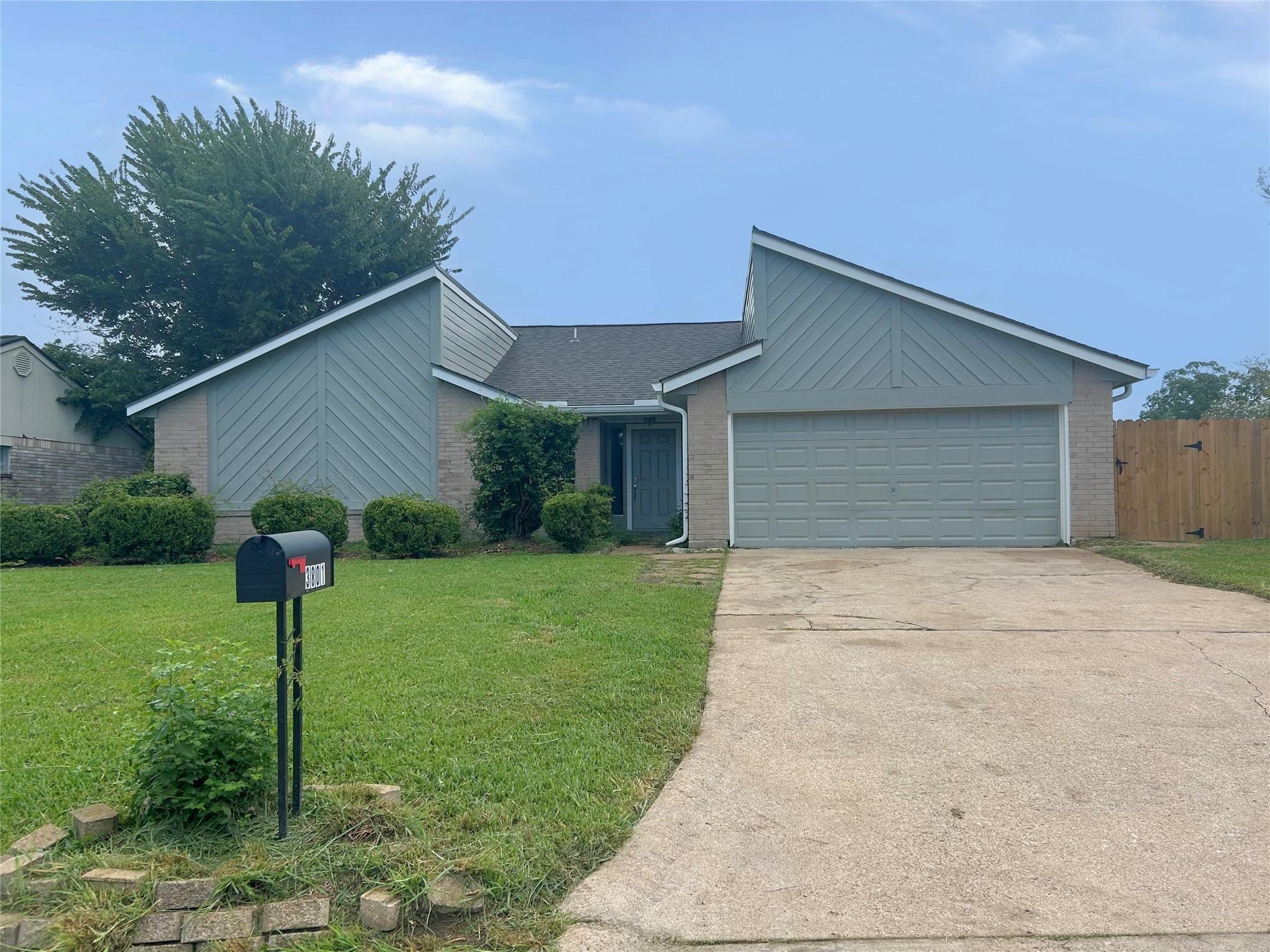 Misty Cove Ct, Dickinson, TX 77539