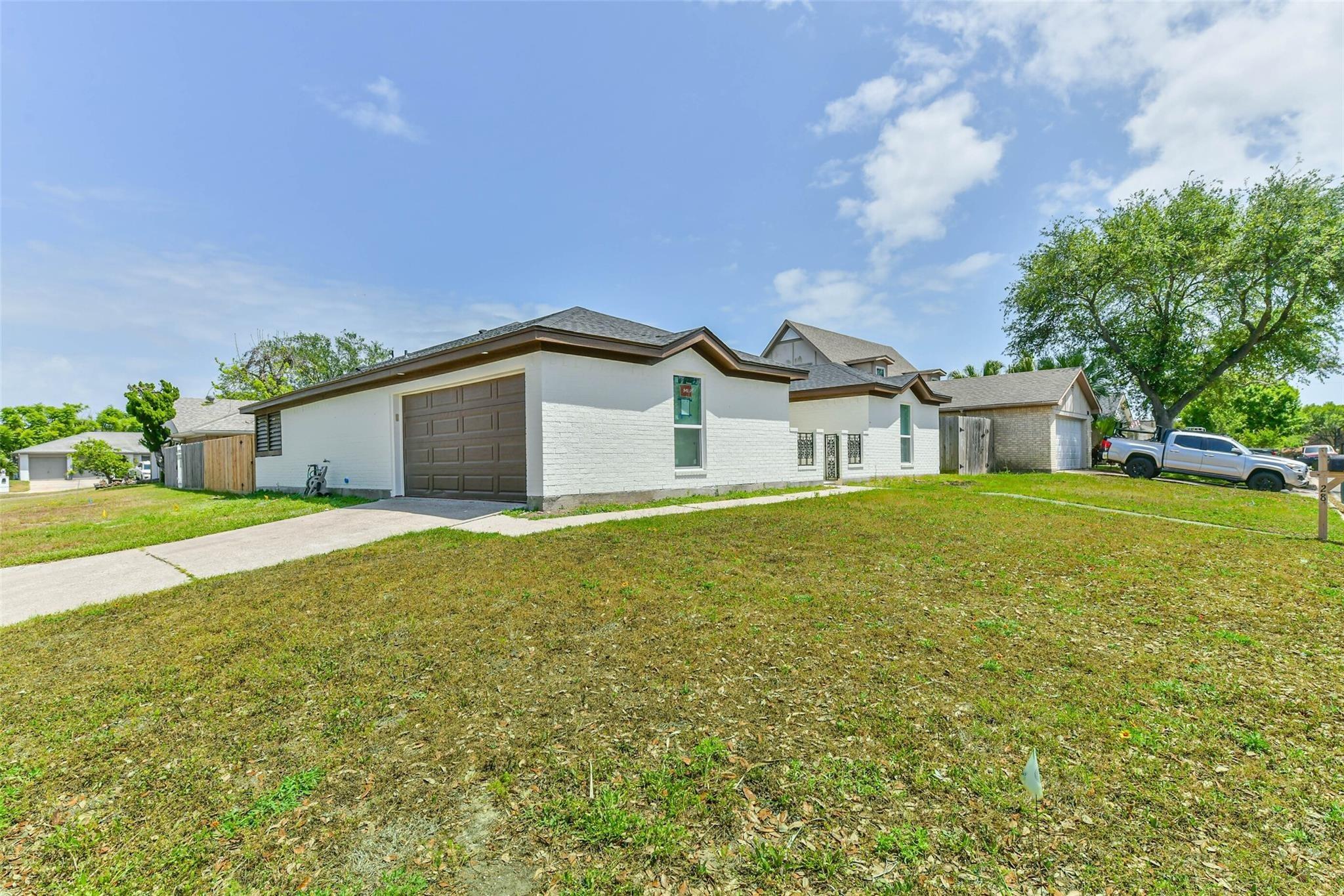 Back Bay Cir, Galveston, TX 77551