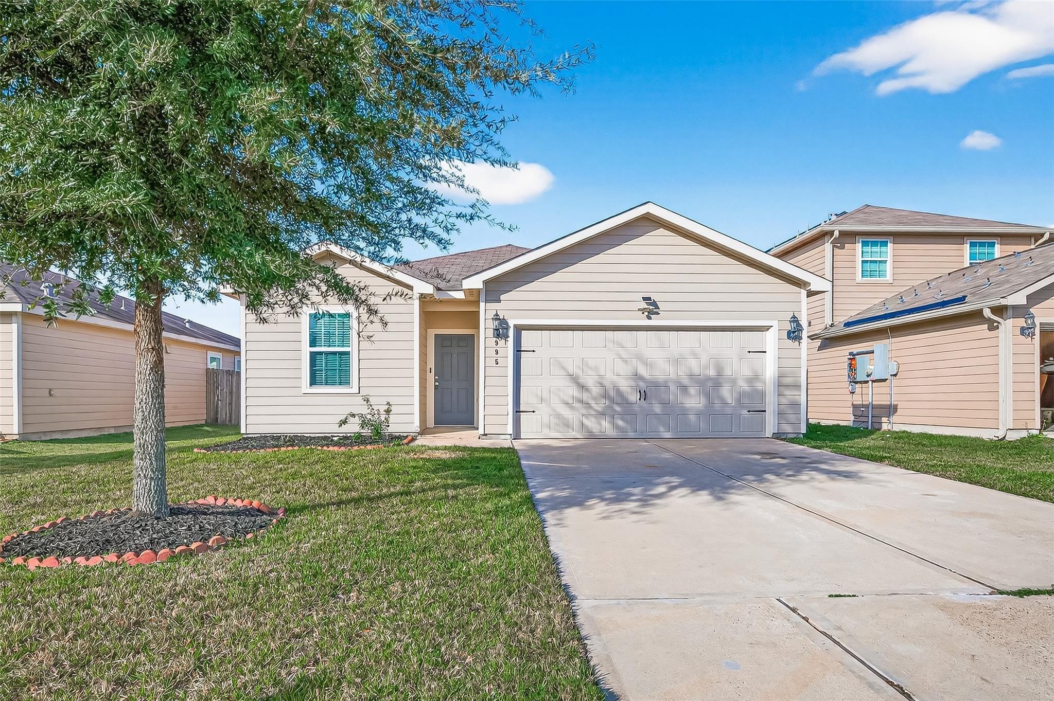 Lake View Cir W, Brookshire, TX 77423