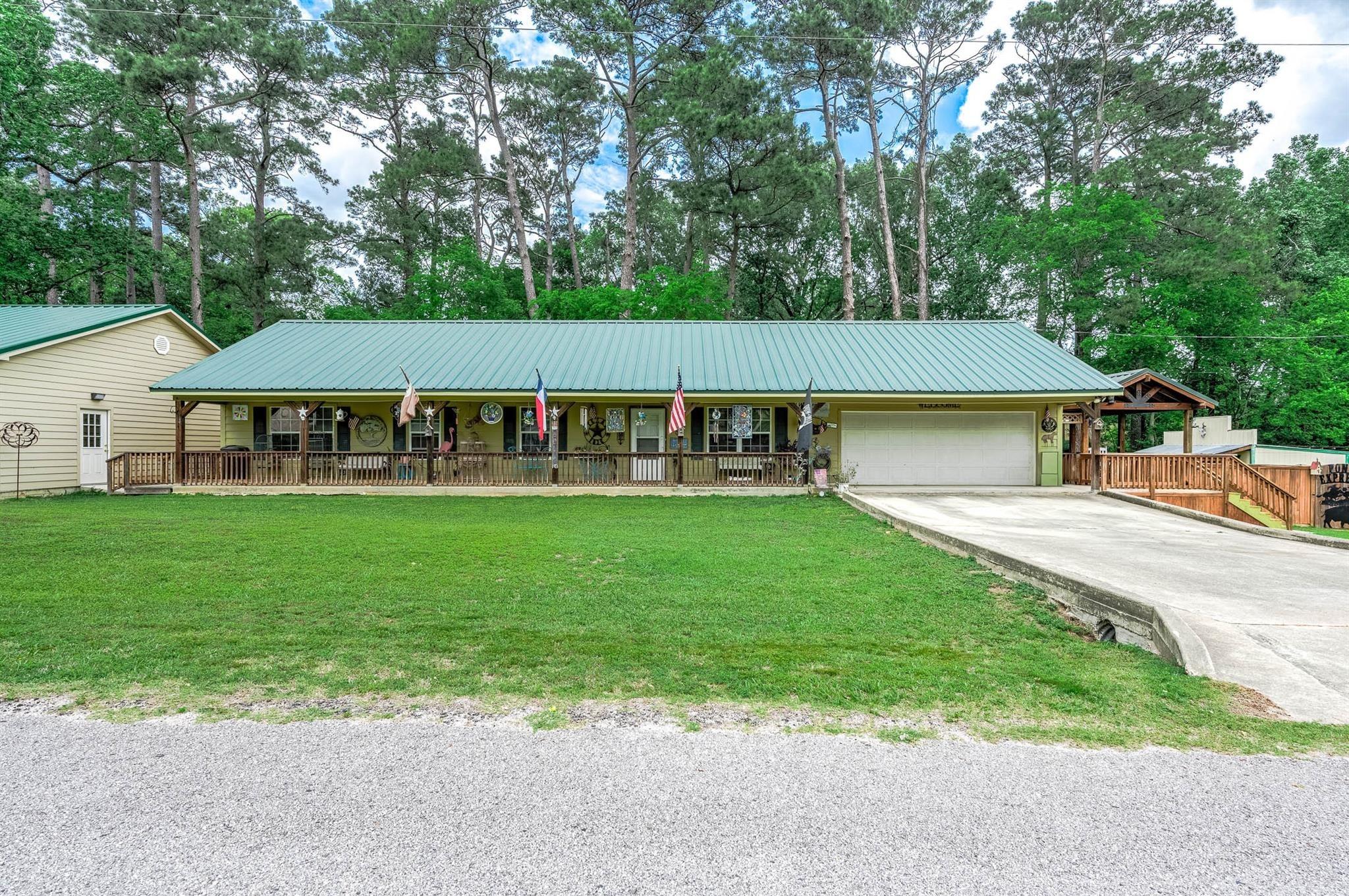 Magnolia Pl, Coldspring, TX 77331