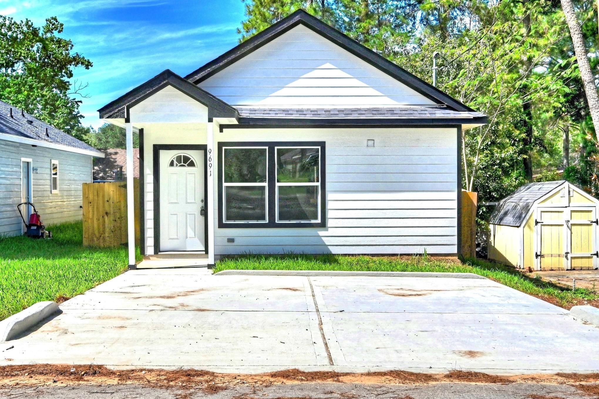 White Cedar St, Willis, TX 77318