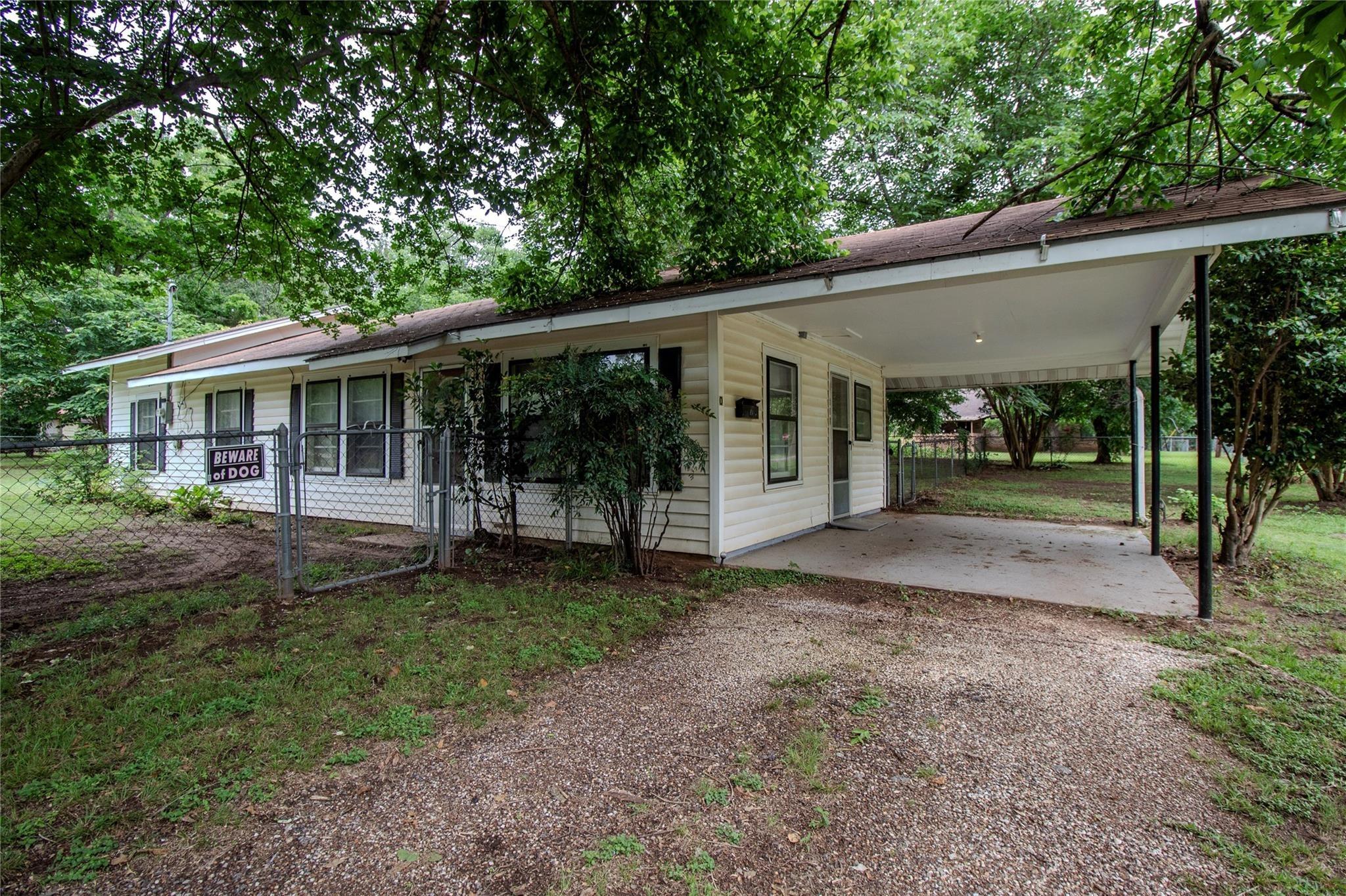 W Elm St, Crockett, TX 75835