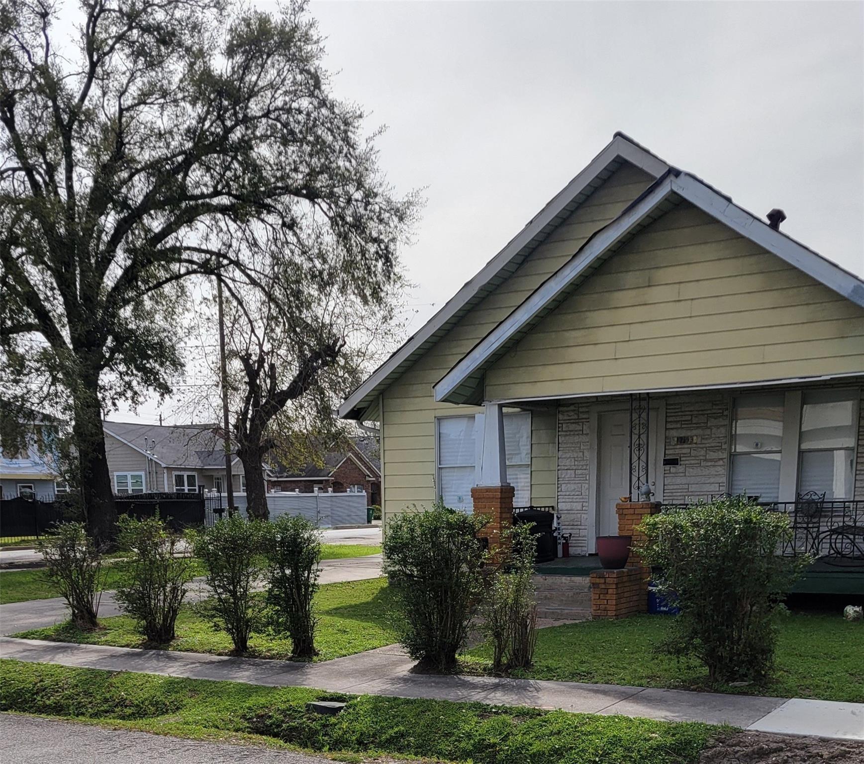 Cochran St, Houston, TX 77009