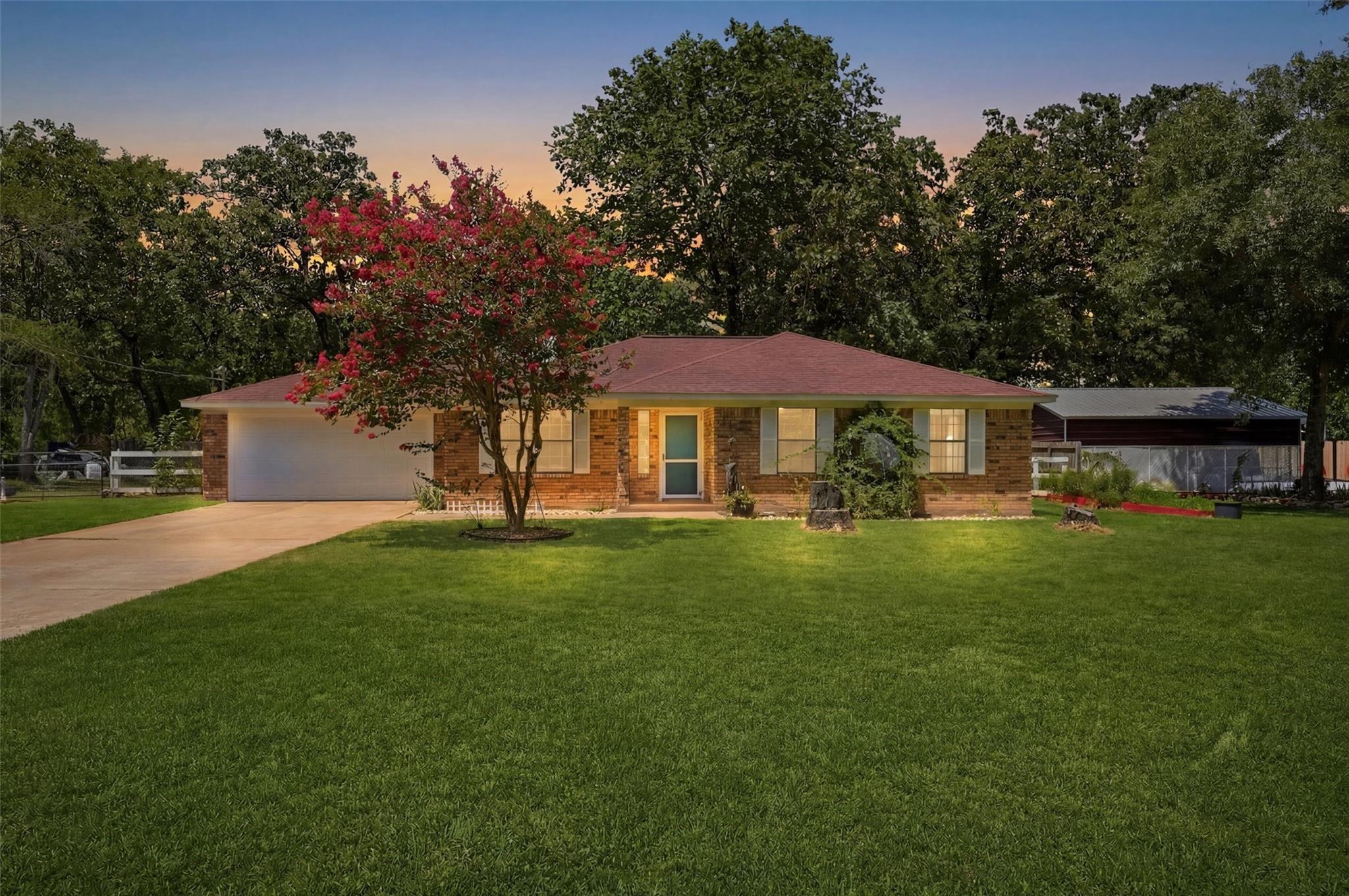 Wood Lodge Dr, Huntsville, TX 77320