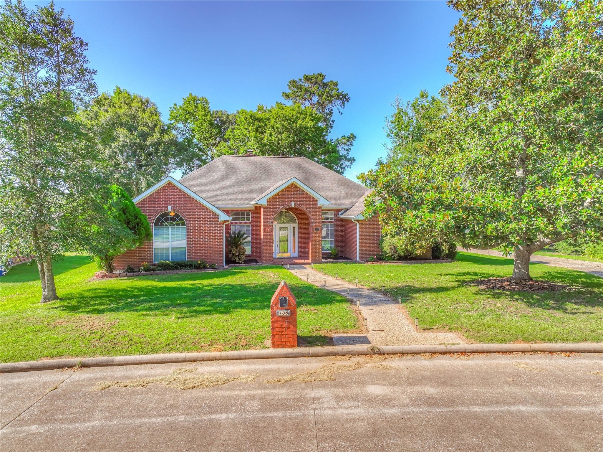 Wildwood Dr, Livingston, TX 77351