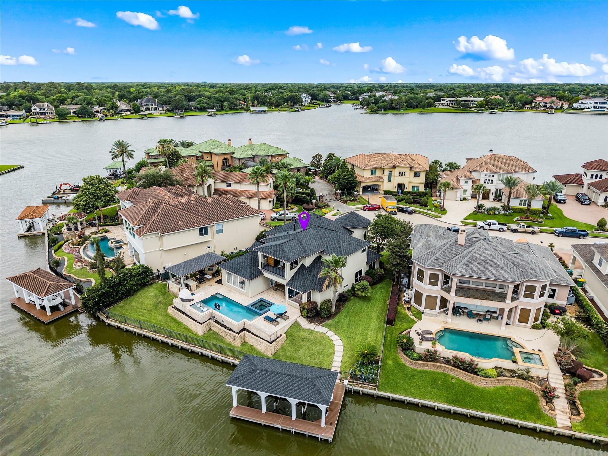 S Island Dr, Seabrook, TX 77586