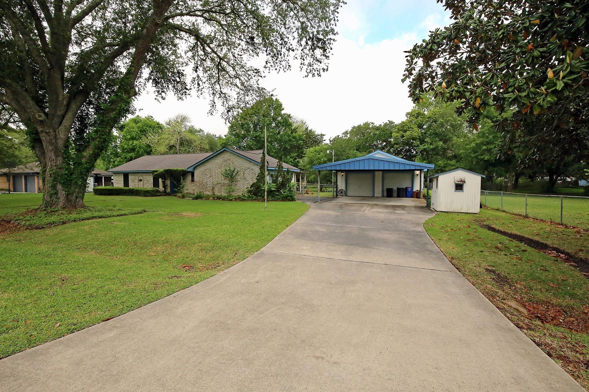 Shady Ln, Santa Fe, TX 77517