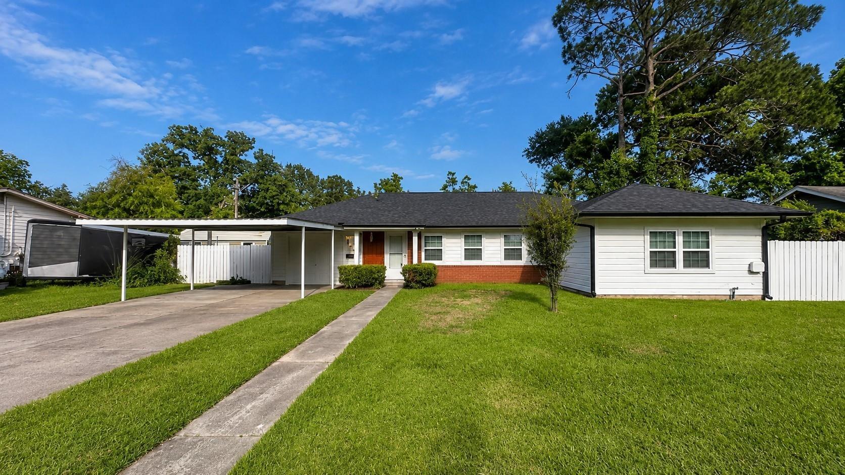 Britton Dr, Silsbee, TX 77656