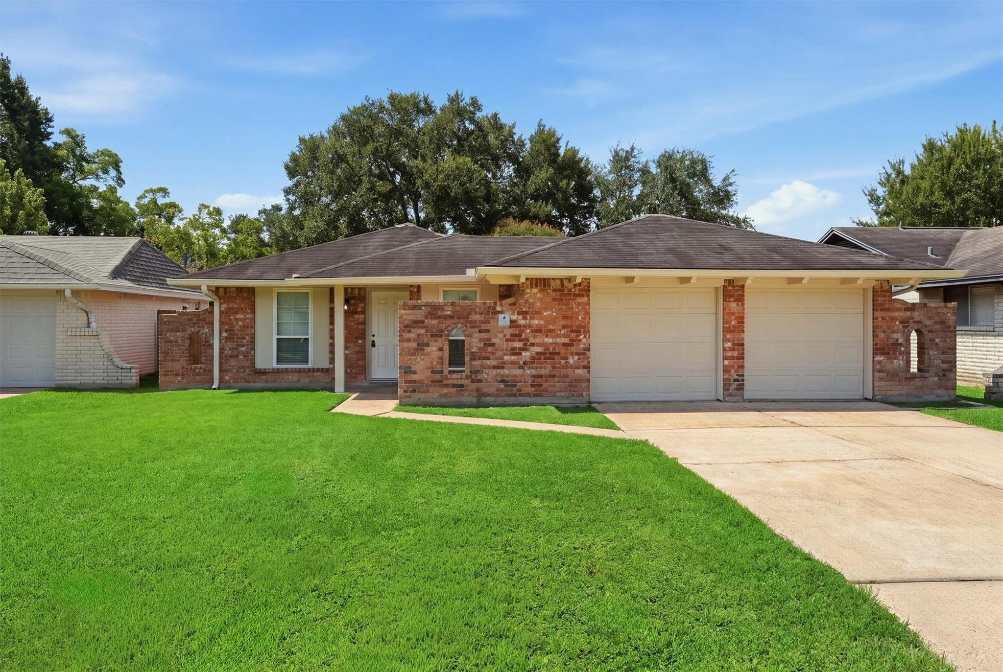Kellwood Dr, Houston, TX 77040