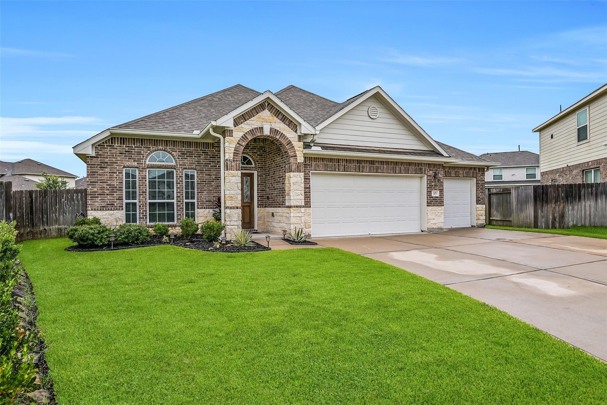 Bordeaux Ct, Alvin, TX 77511