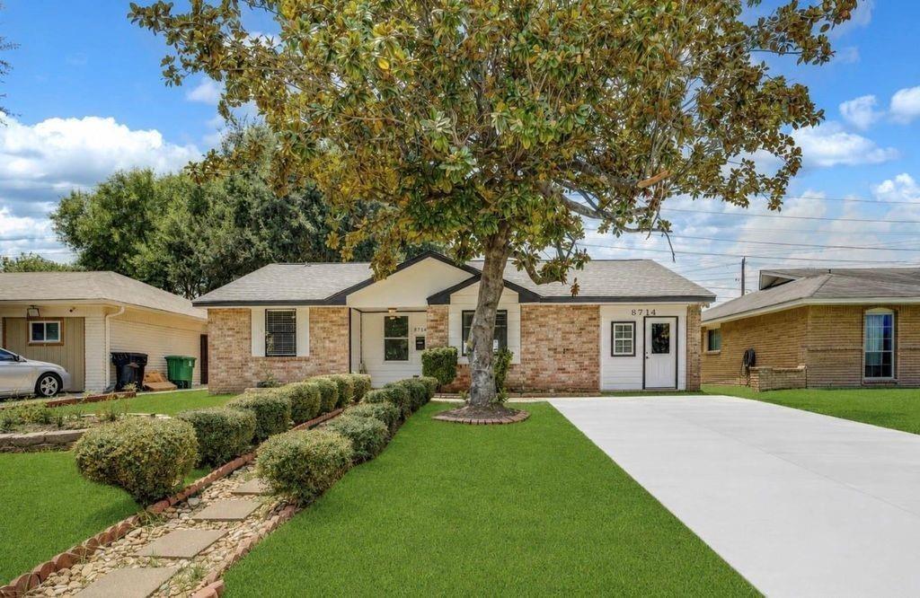 Amblewood Dr, Houston, TX 77099