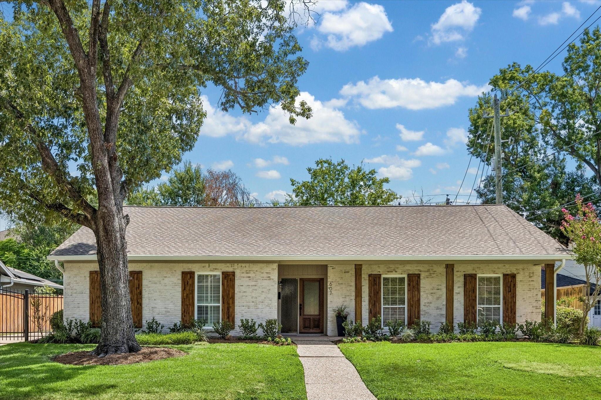 Blue Willow Dr, Houston, TX 77042