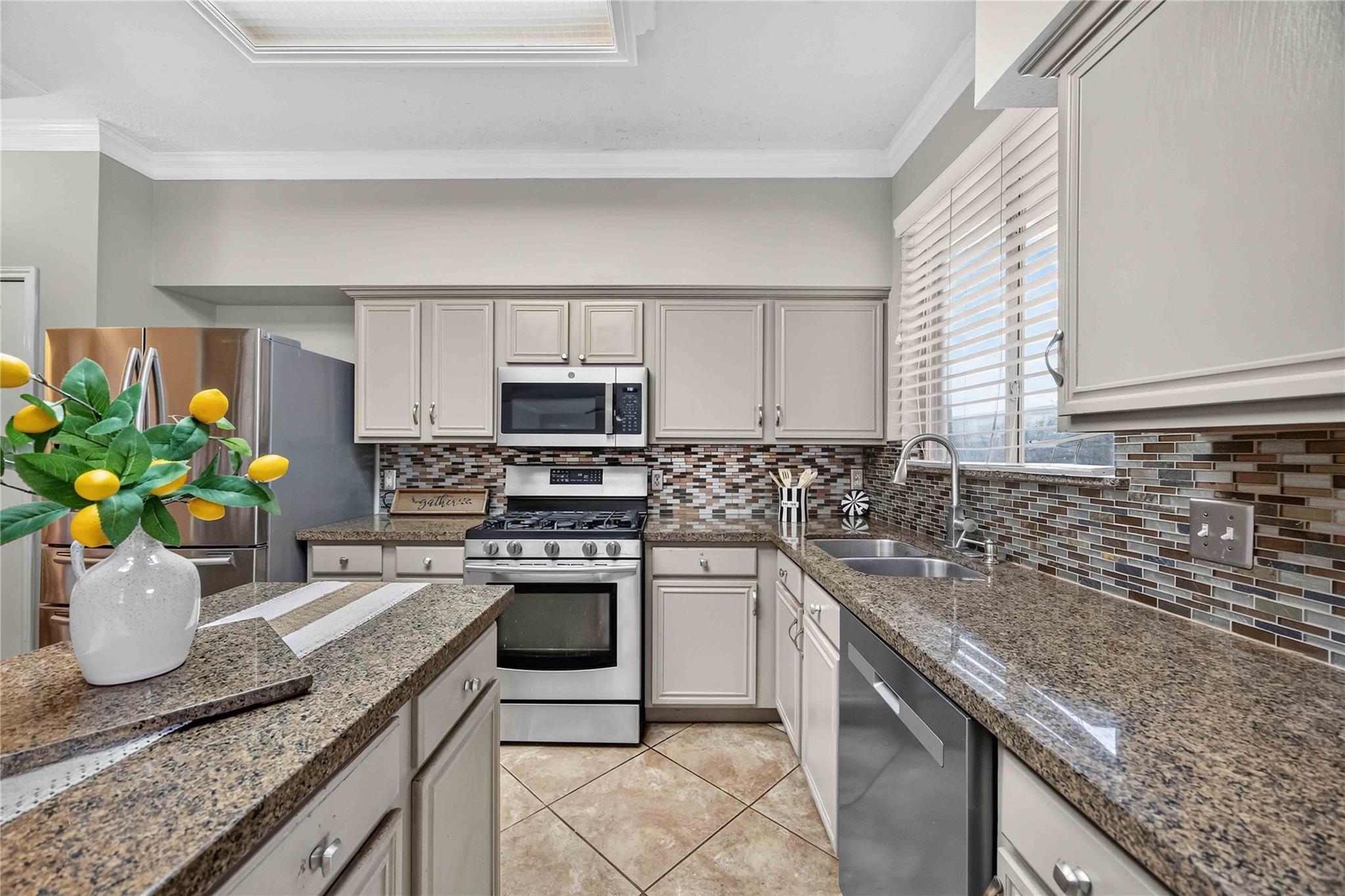 Peachwood Lake Dr, Sugar Land, TX 77498