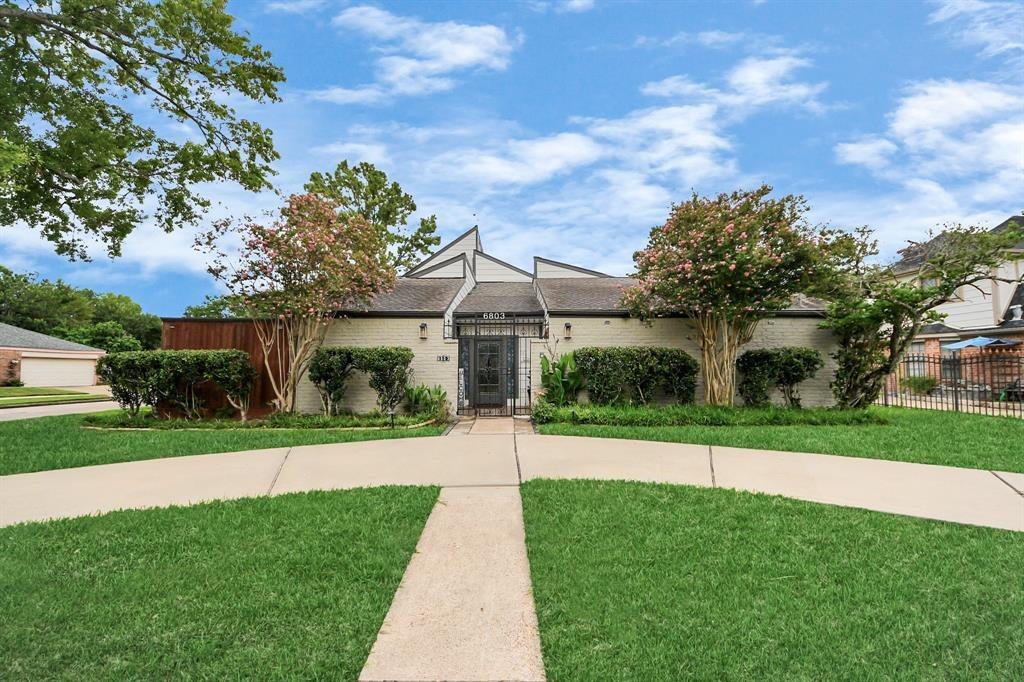 Las Brisas Dr, Houston, TX 77083