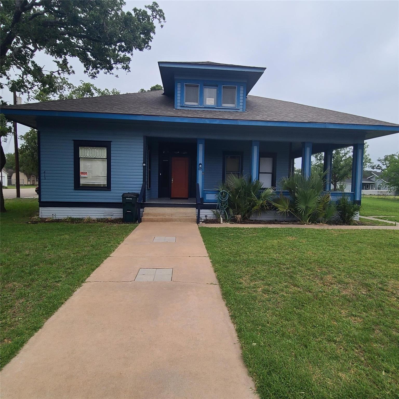 E Washington St, Giddings, TX 78942