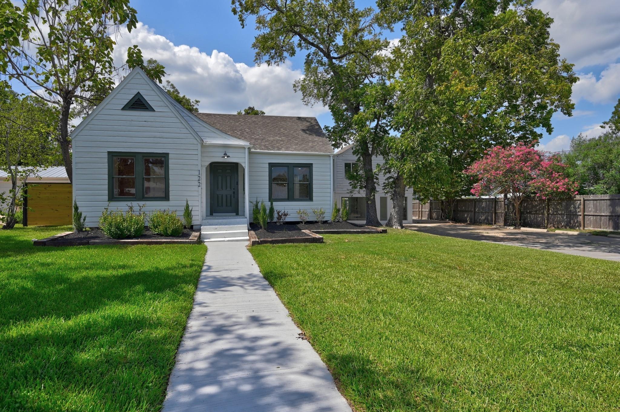 N Holland St, Bellville, TX 77418