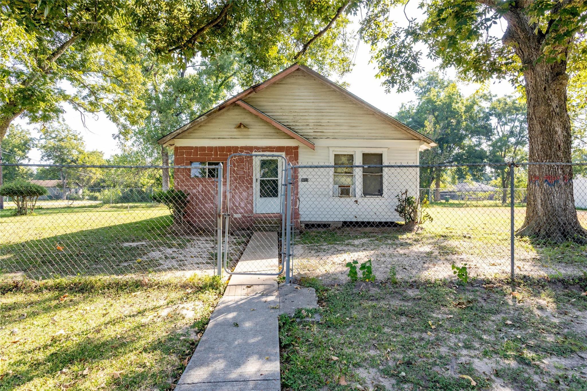 Wheatley St, Houston, TX 77088