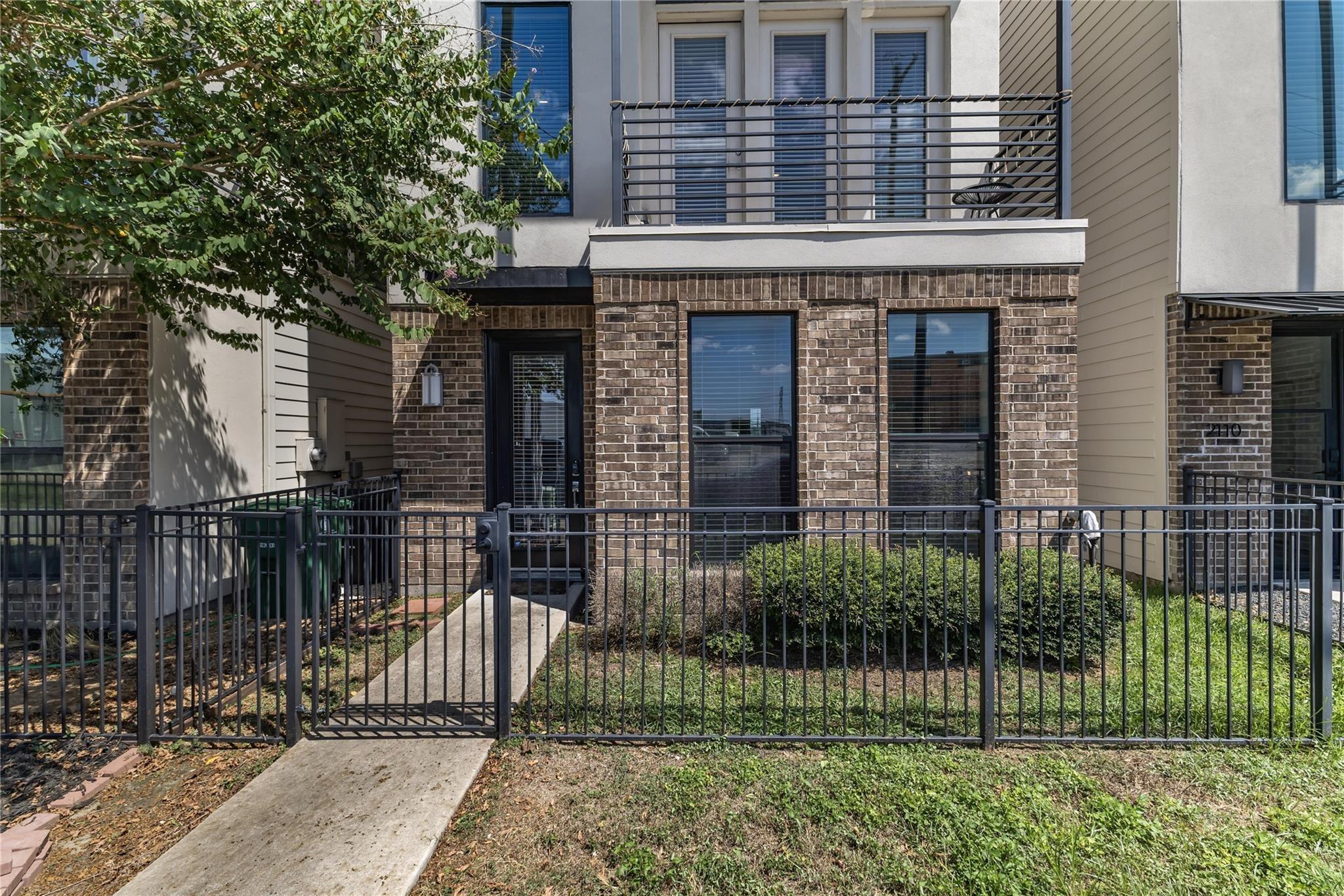 Sabine St, Houston, TX 77007