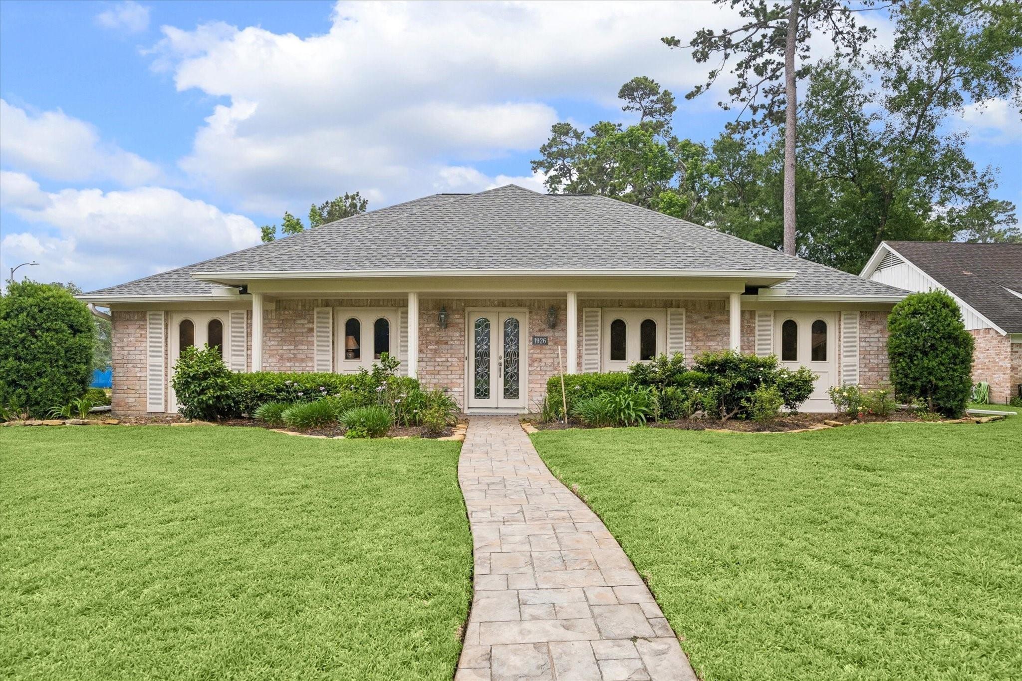 Twin Springs Dr, Kingwood, TX 77339