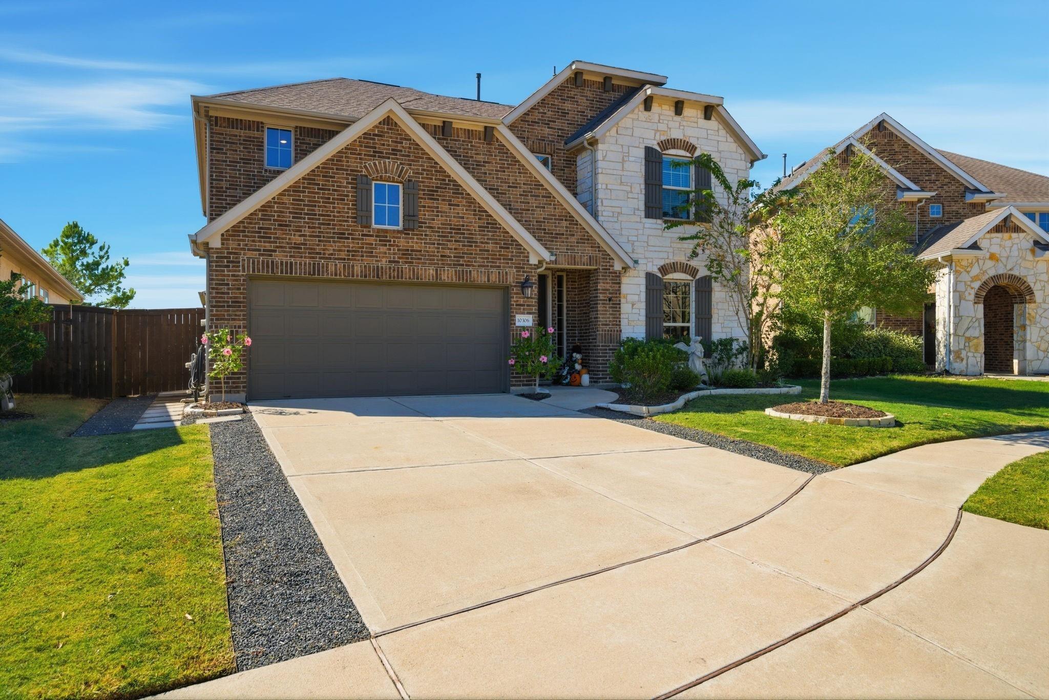 Aldrin Dr, Rosharon, TX 77583