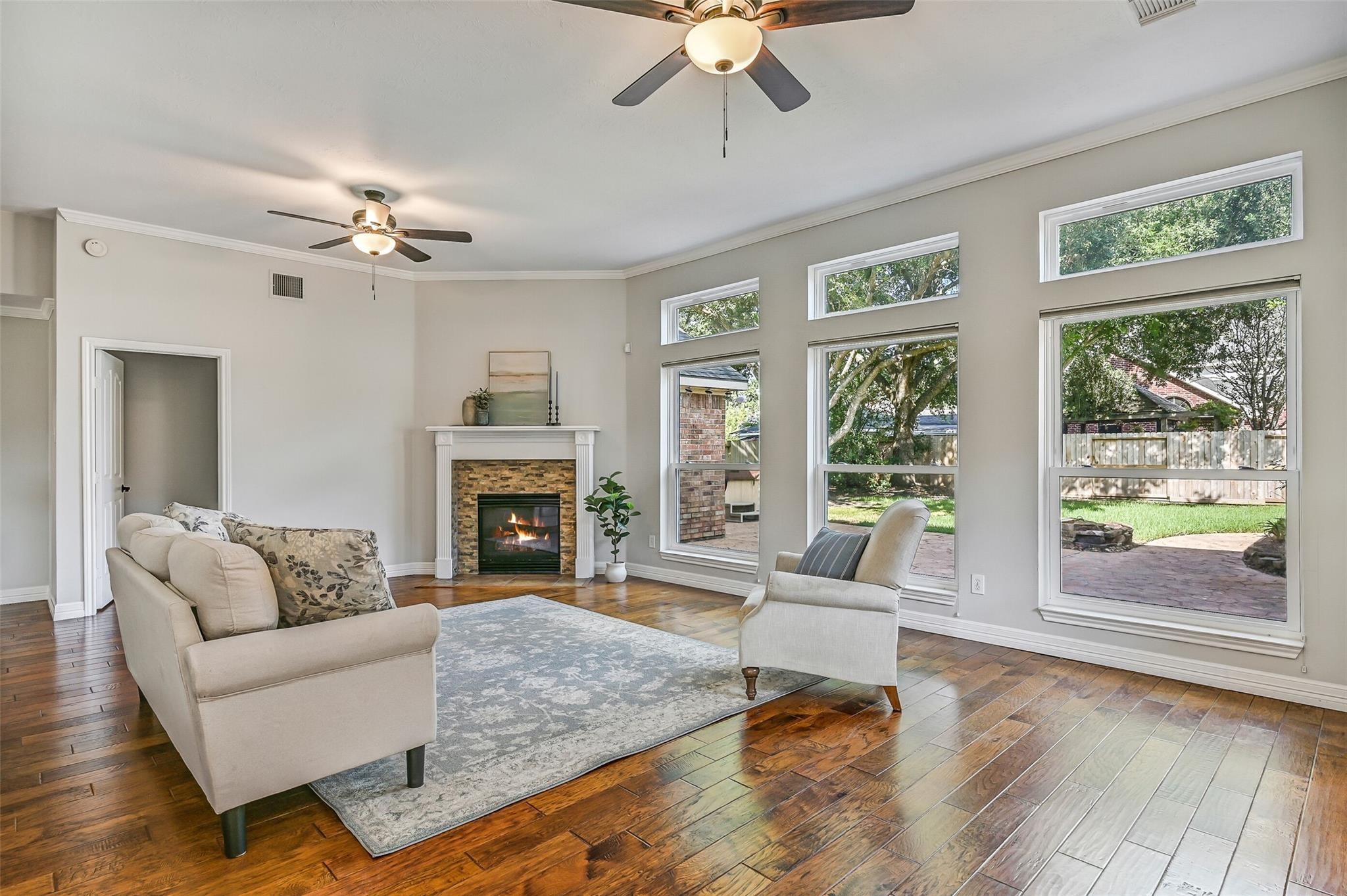 Meadow Bend Dr, Friendswood, TX 77546