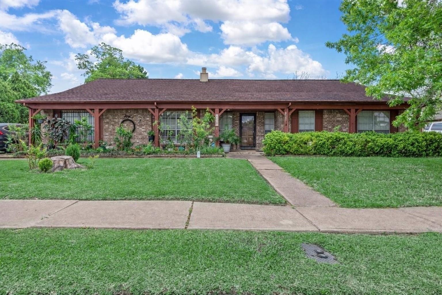 Plantation Valley Dr, Houston, TX 77083