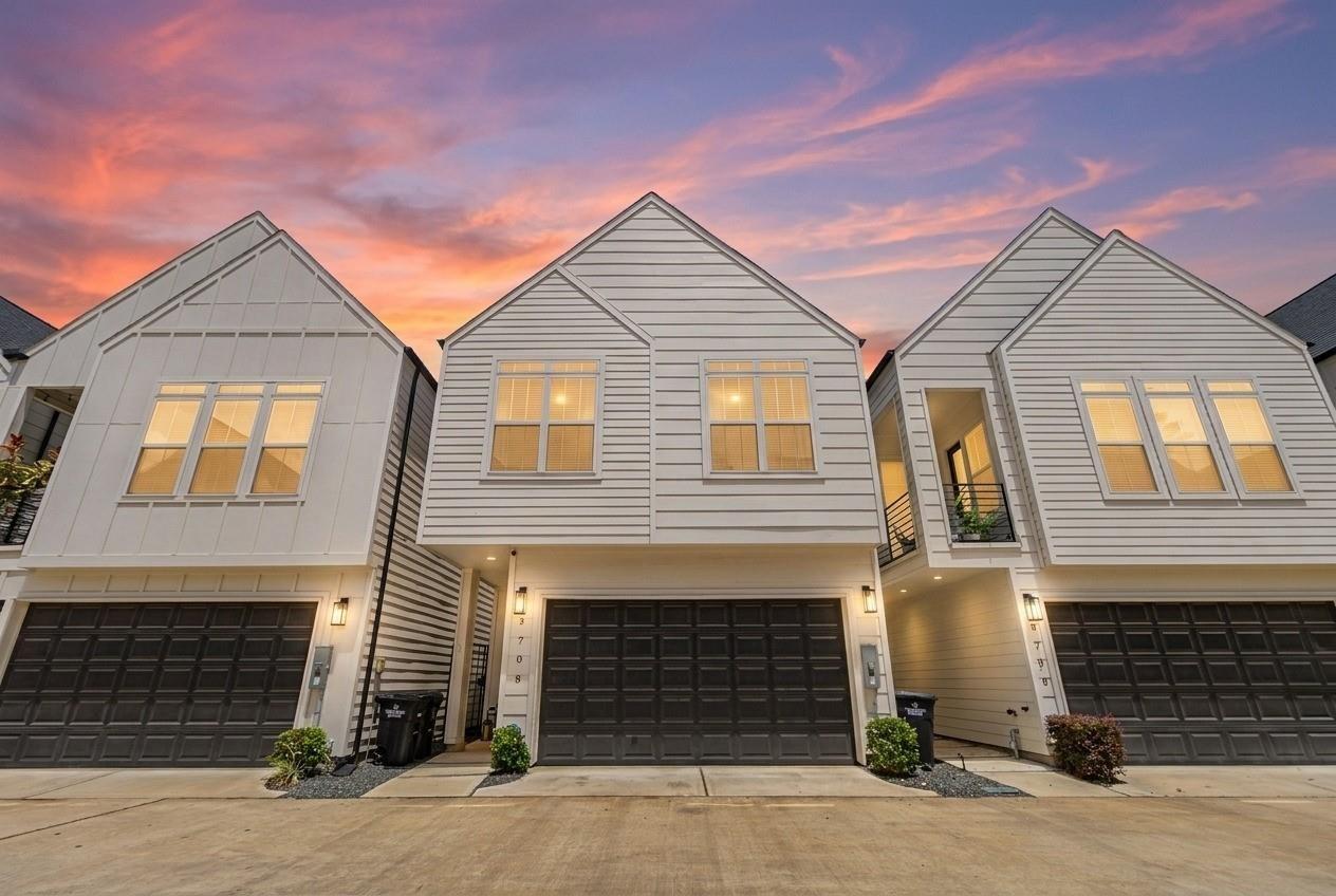 White Magnolia St, Houston, TX 77091