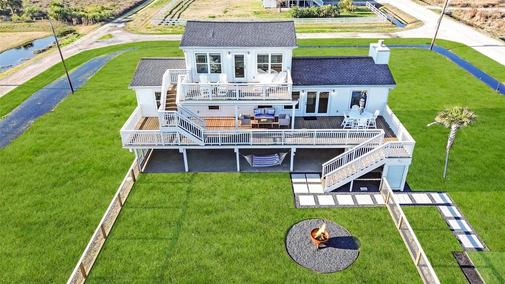 11 Mile Rd, Galveston, TX 77554