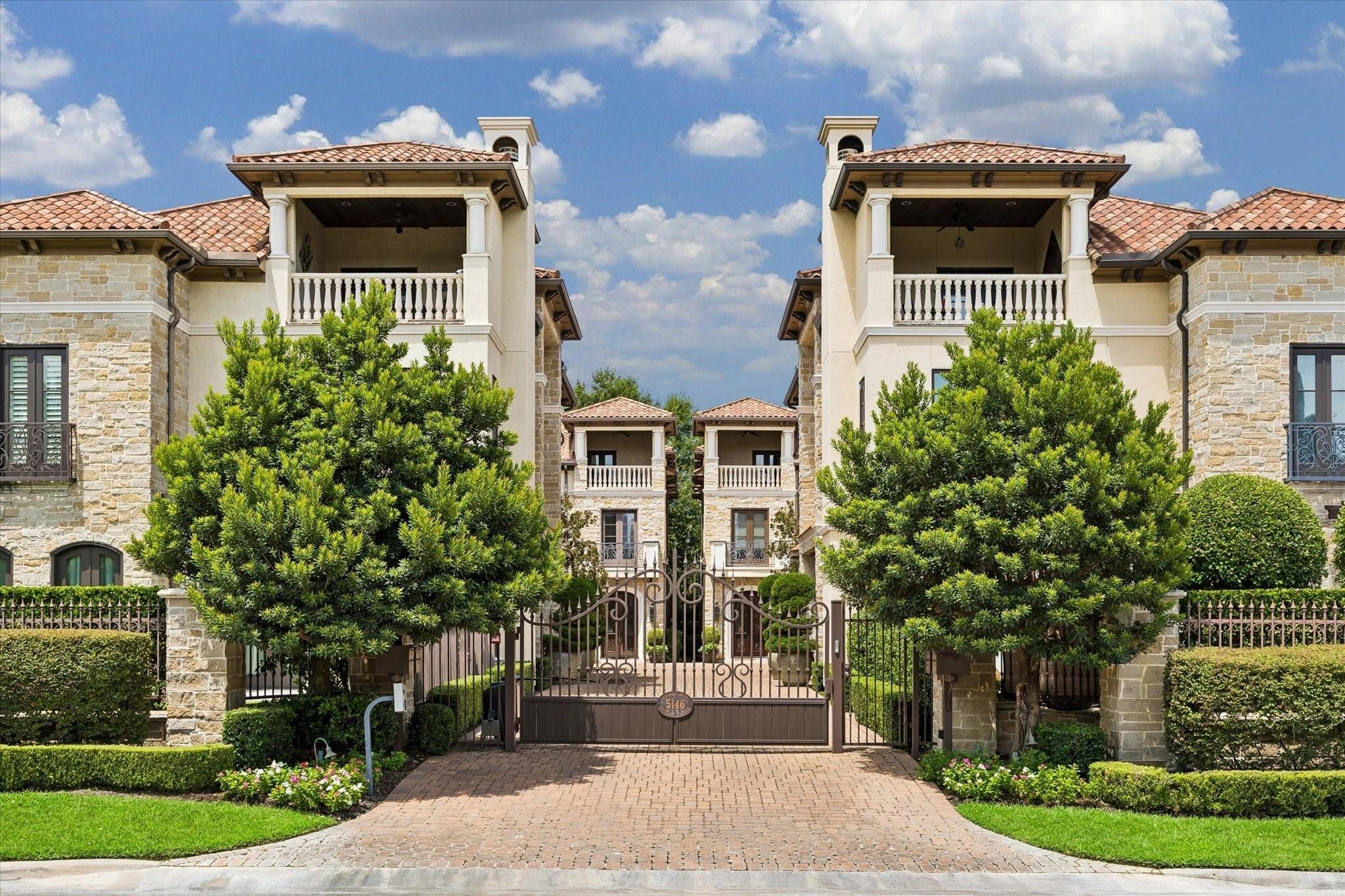 Longmont Dr, Houston, TX 77056