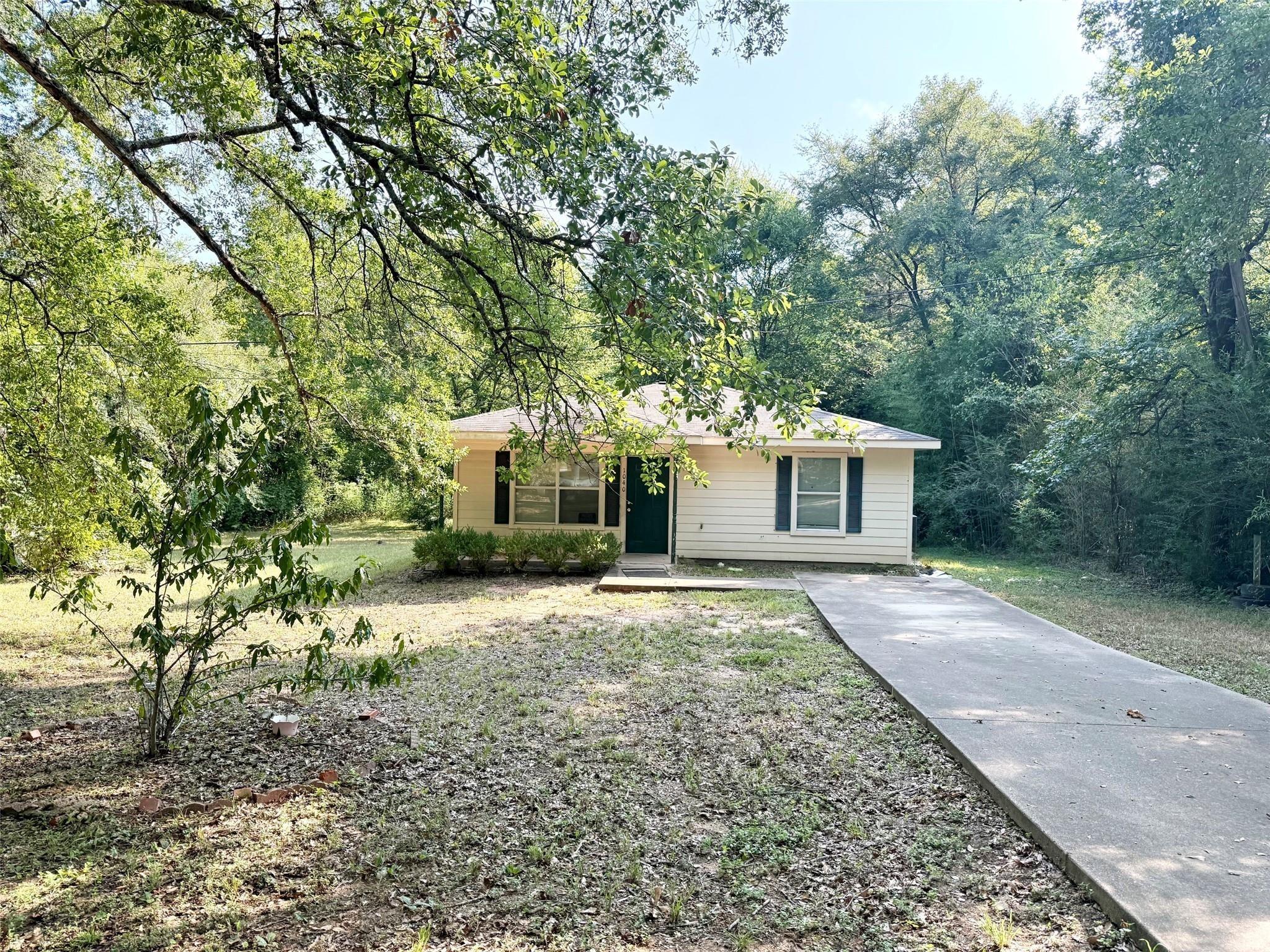 Monroe St, Crockett, TX 75835
