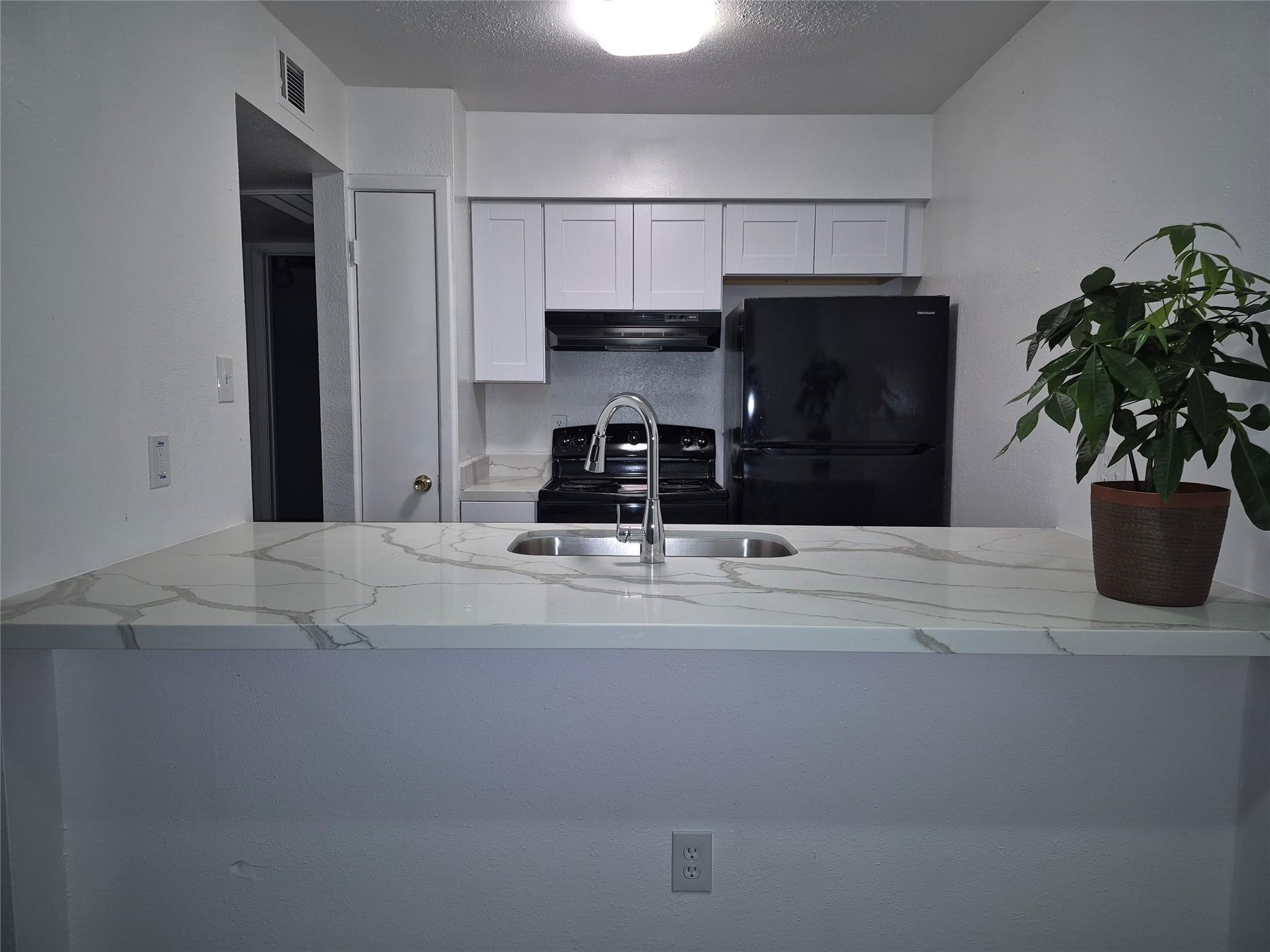 South Dr, Houston, TX 77099
