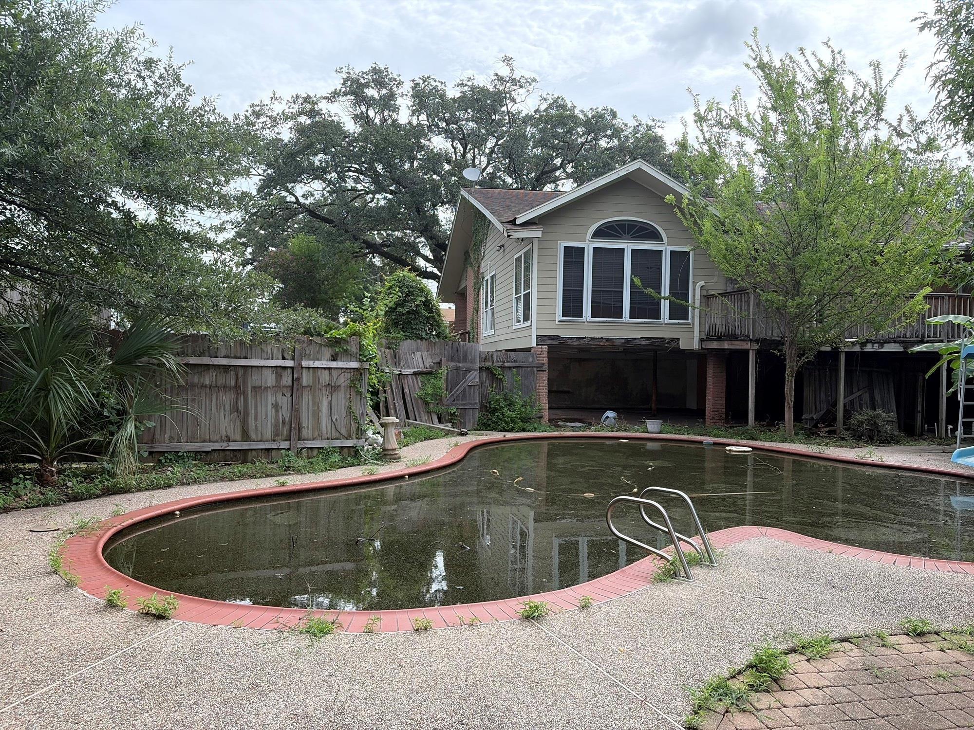 Westmont Dr, Houston, TX 77015