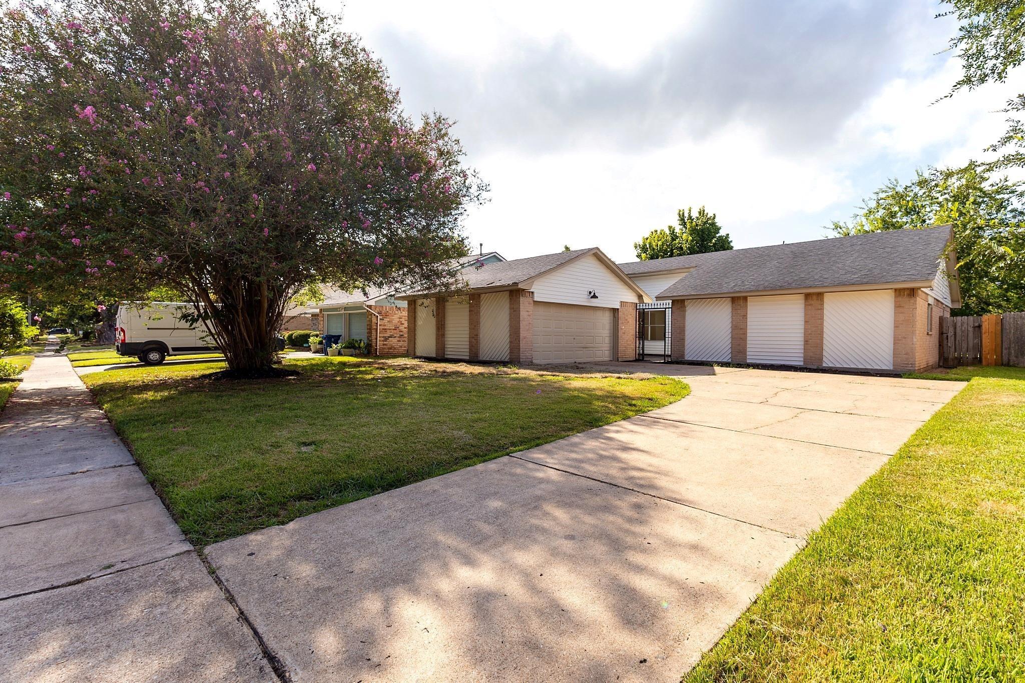 Cerca Blanca Dr, Houston, TX 77083