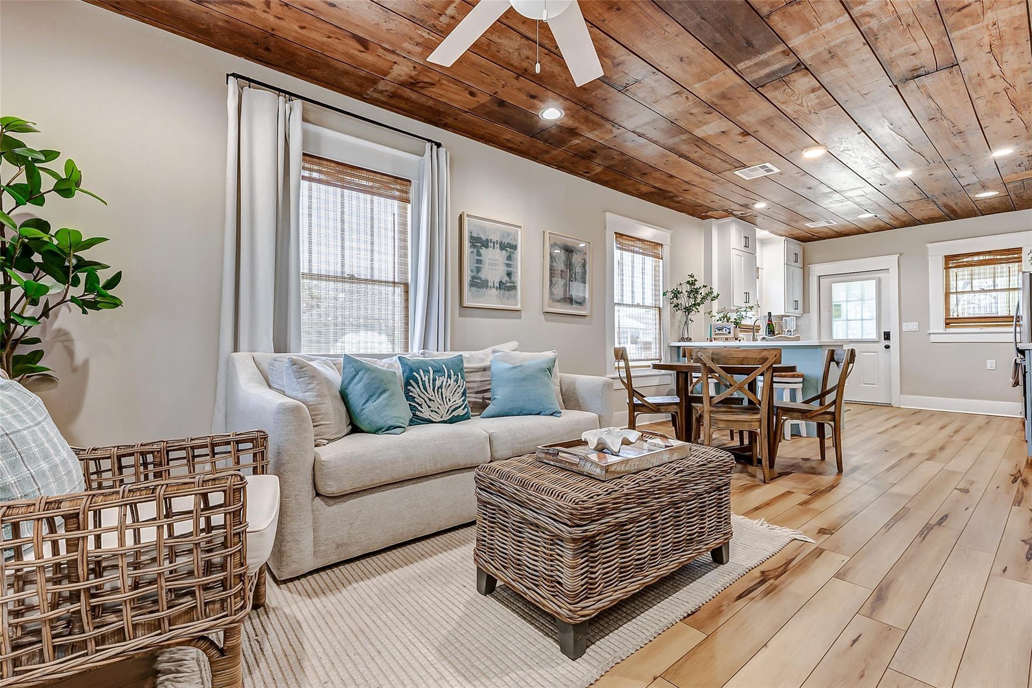 40th St, Galveston, TX 77550